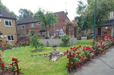 Snapenook Court communal garden